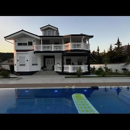 Vini Luxury فيلة تيرانا